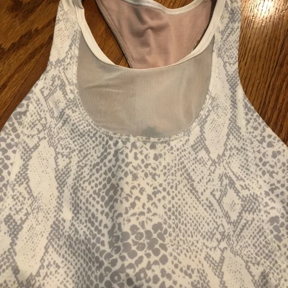Lululemon Sports Bra/Tank Snakeskin Print Size 4 - Picture 2 of 7